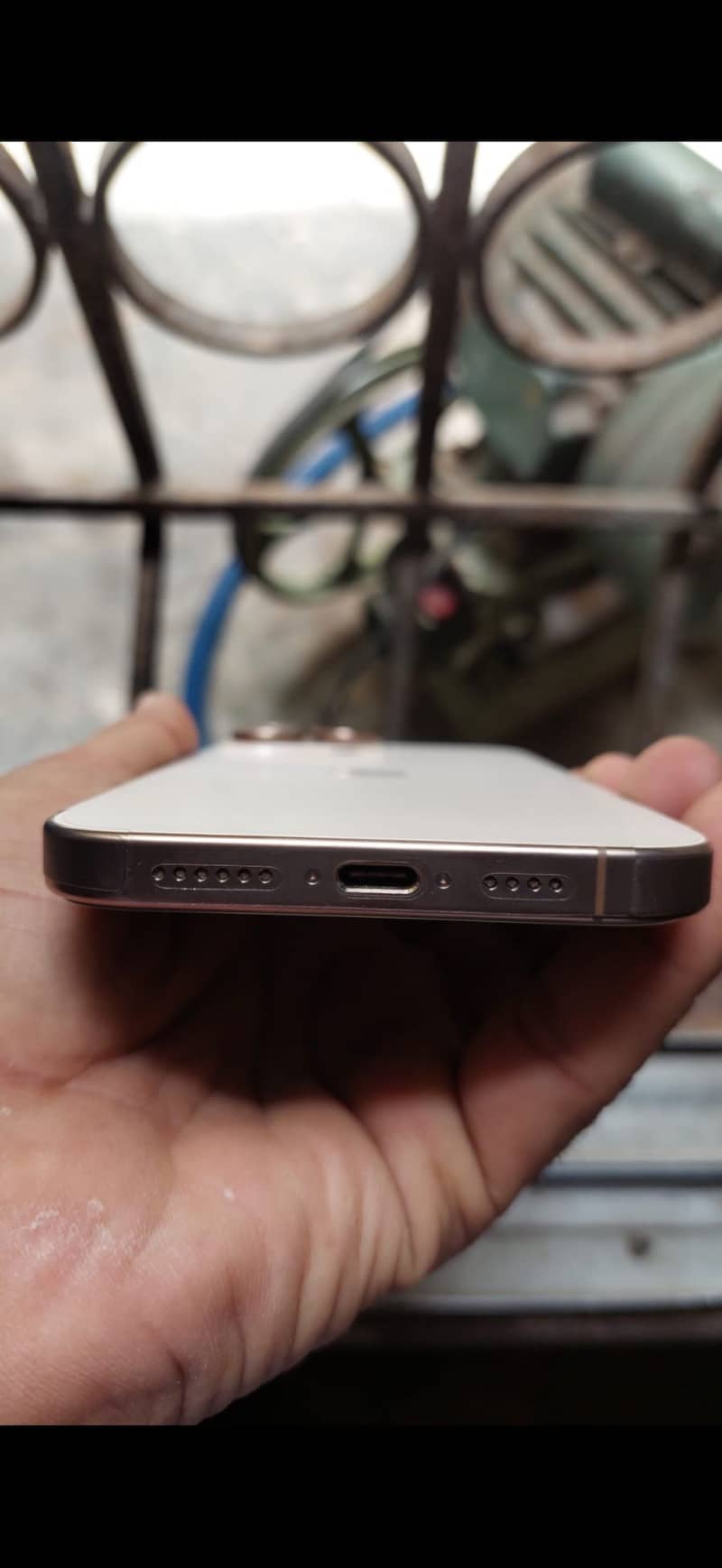 Apple iPhone 16 Pro Max 2