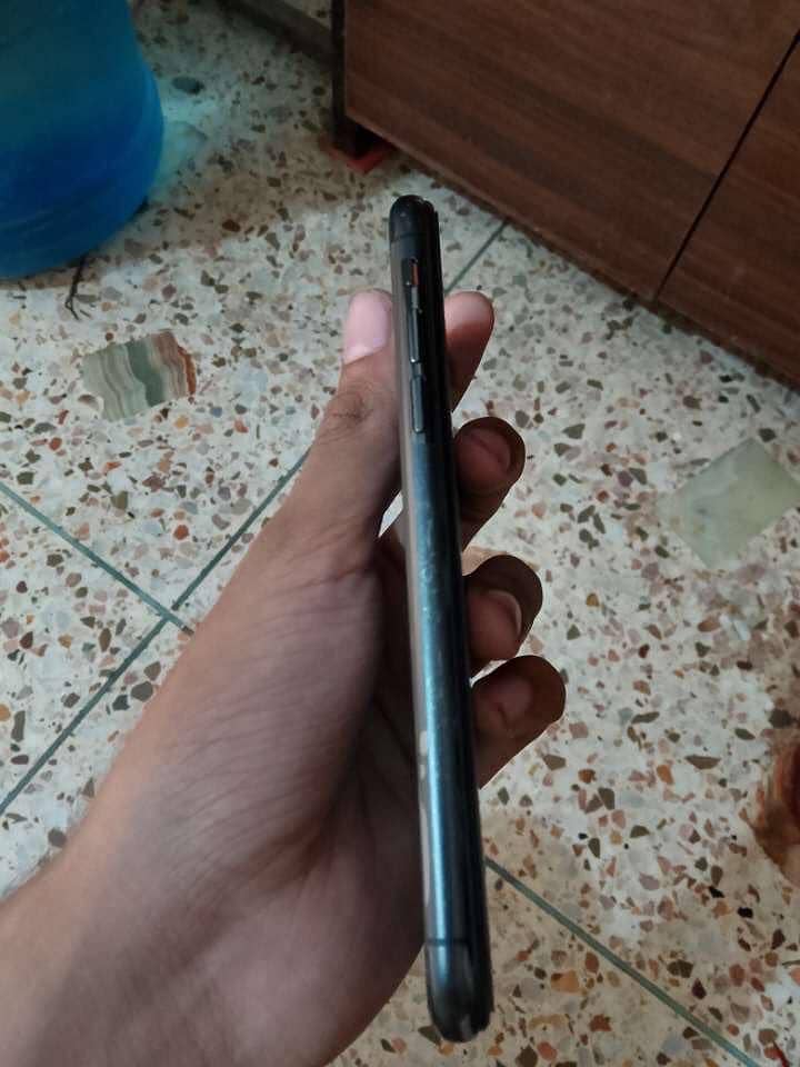 Apple iPhone X 3
