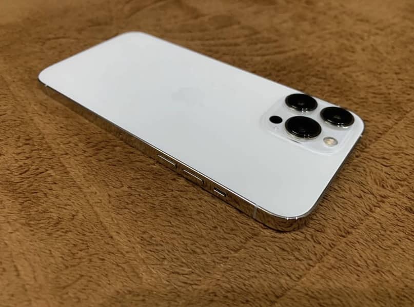 Apple iPhone 13 Pro Max 0