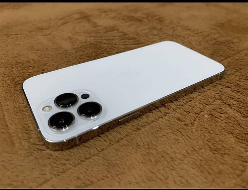 Apple iPhone 13 Pro Max 2