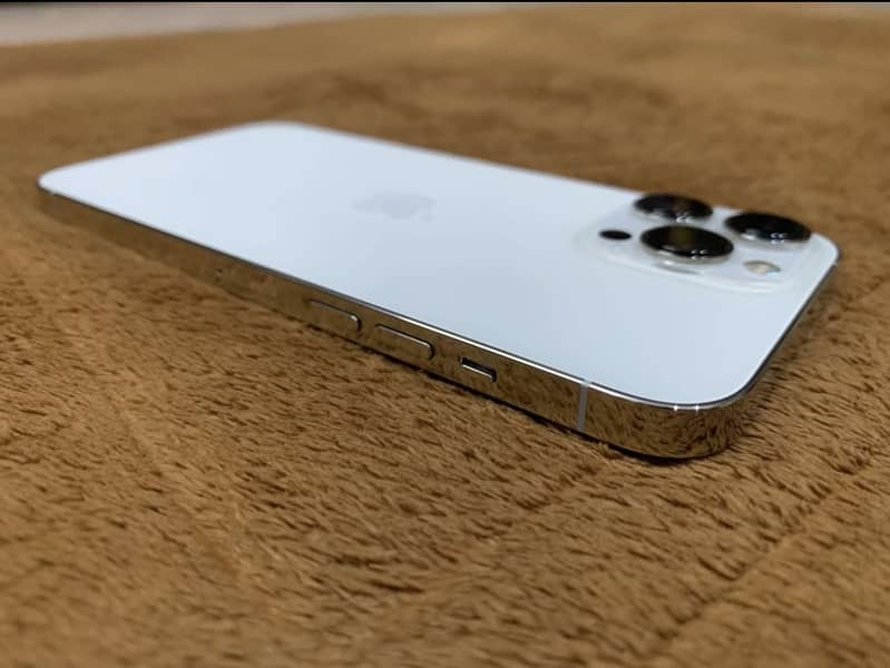 Apple iPhone 13 Pro Max 6