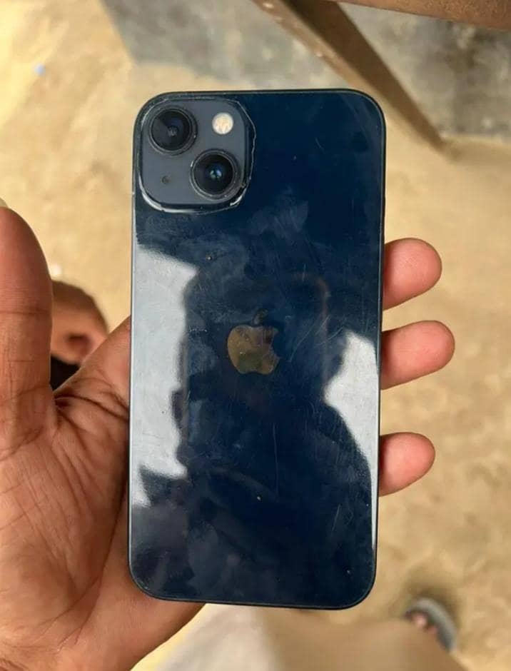 Apple iPhone 13 2