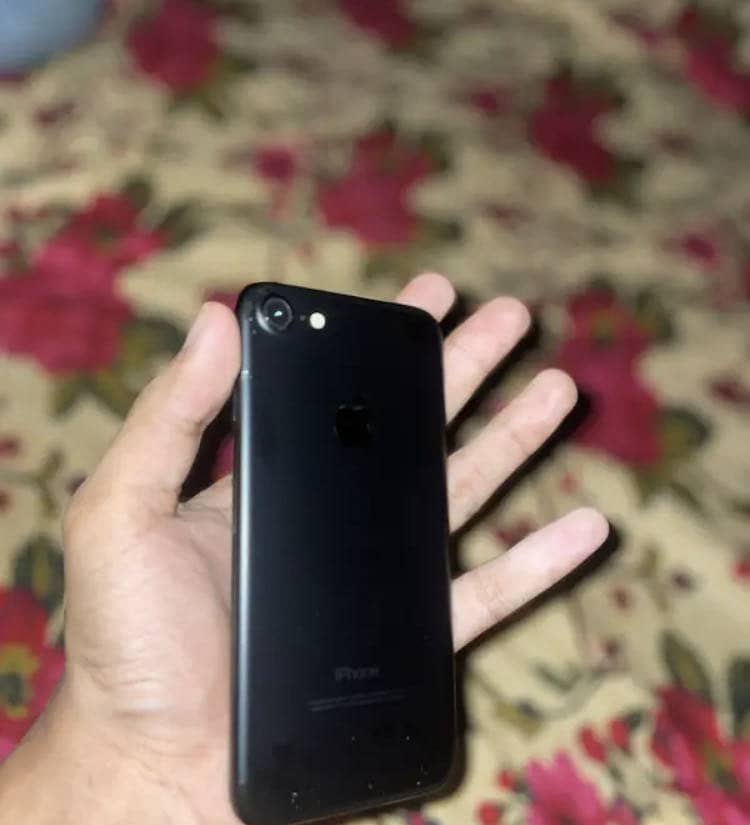 Apple iPhone 7 2