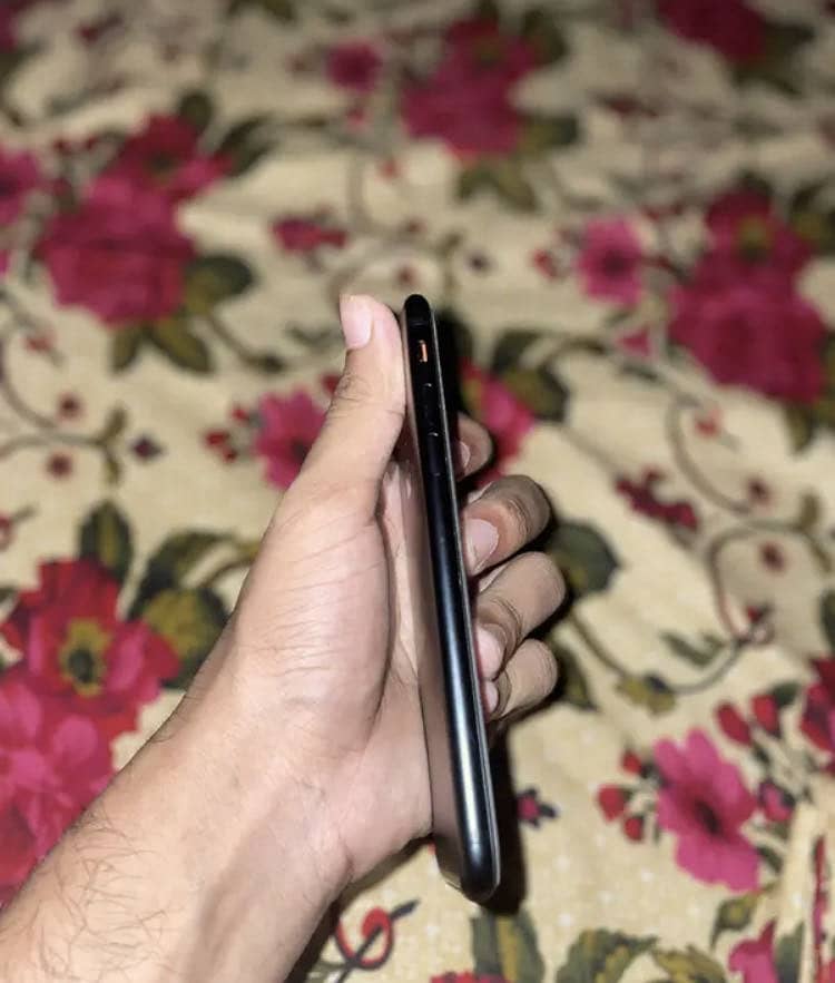 Apple iPhone 7 3