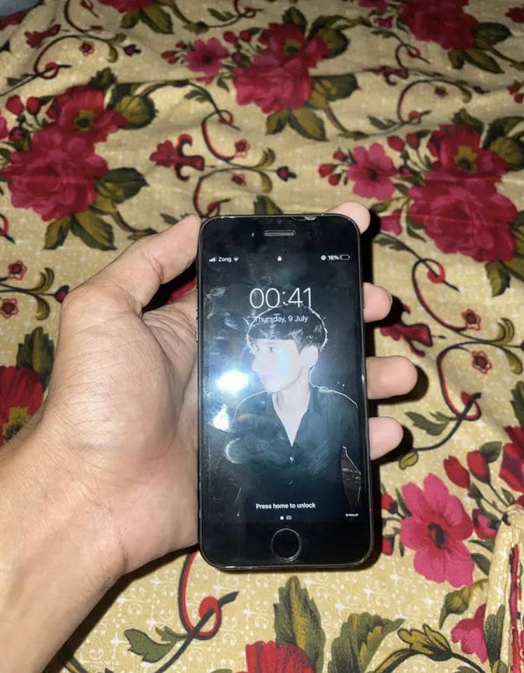 Apple iPhone 7 4