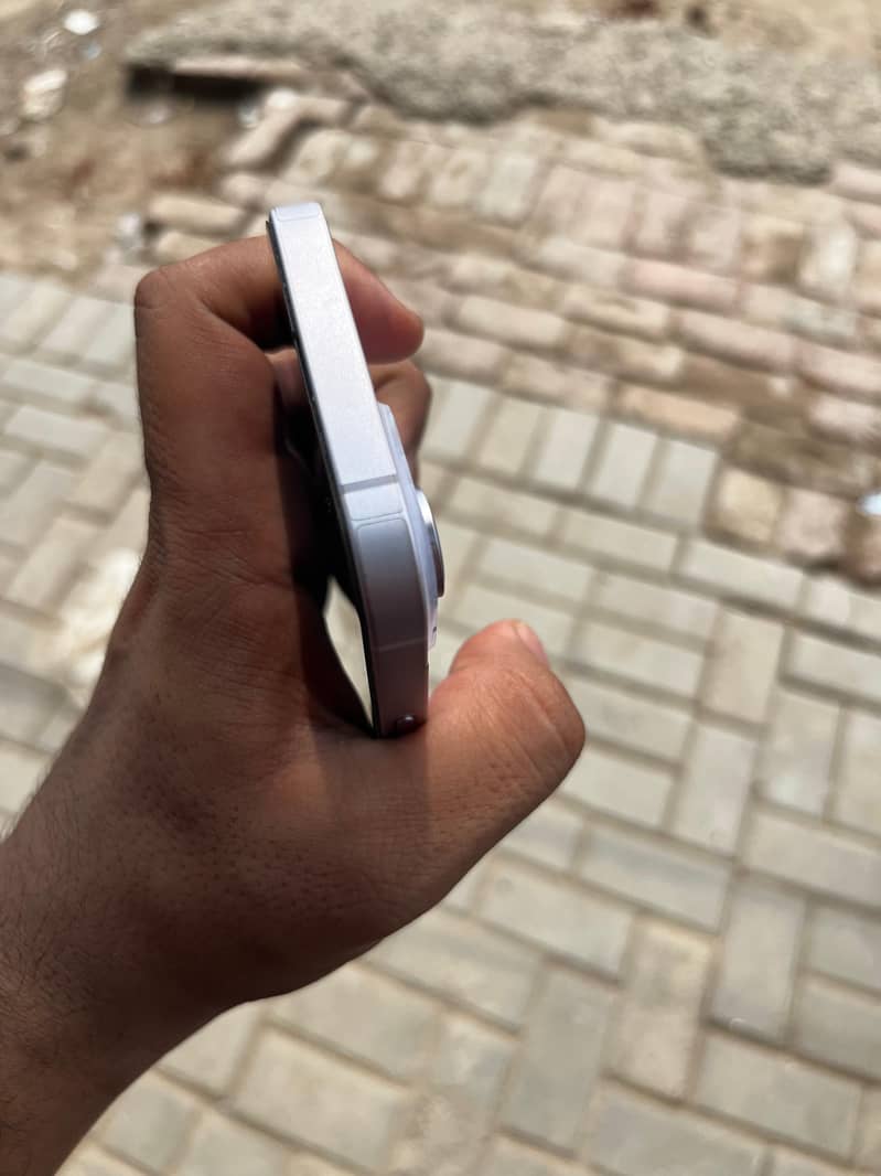 Apple iPhone 14 4