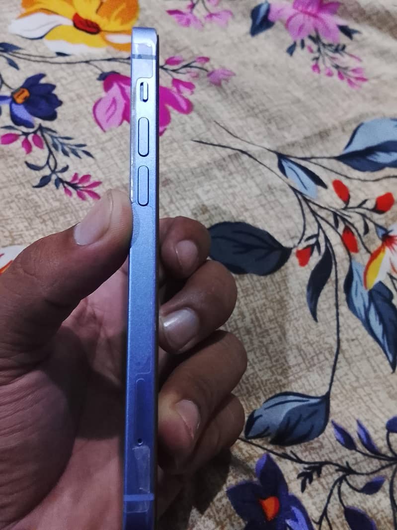 Apple iPhone 12 3