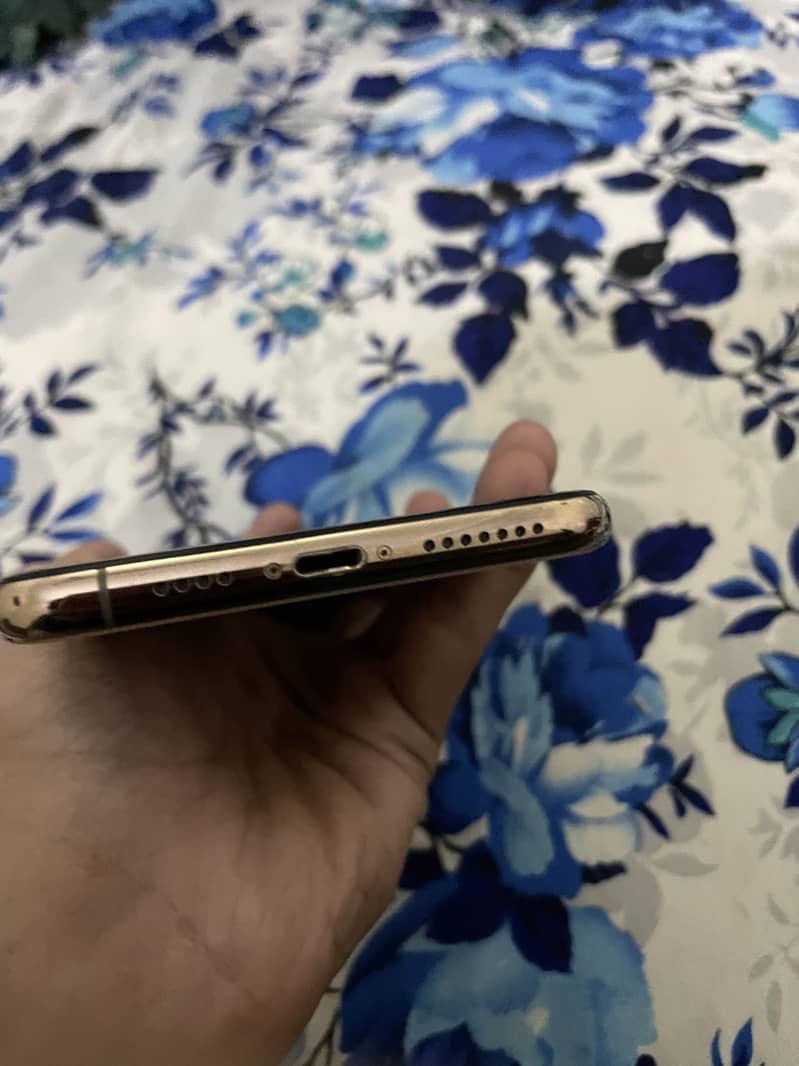 Apple iPhone 11 Pro Max 2
