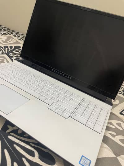   Alienware Area 51m