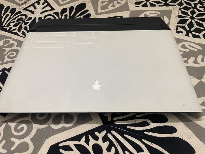   Alienware Area 51m 2