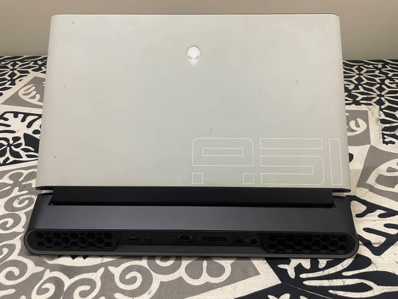   Alienware Area 51m 3