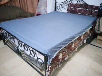 quality mattress 6x6.5 size hai 10 by 10 condition zero meter urgent