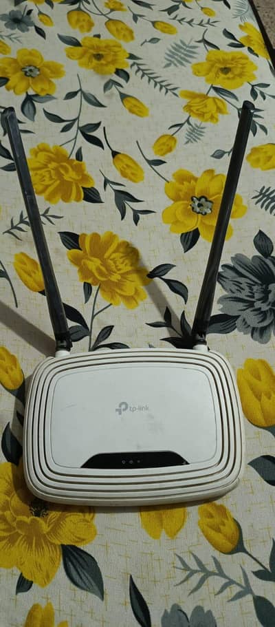 Selling TP-Link router used but like new