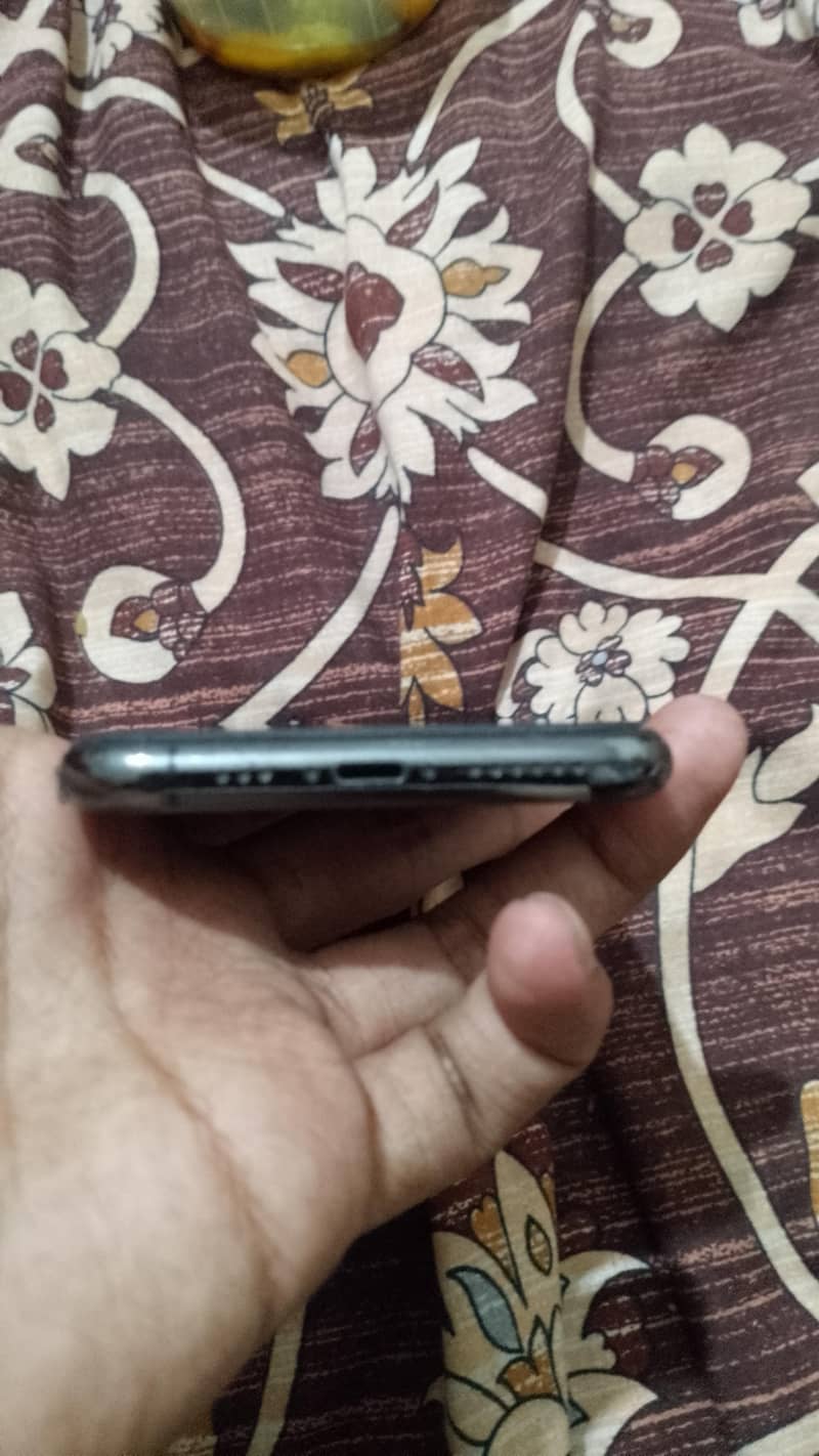 Apple iPhone 11 Pro 2