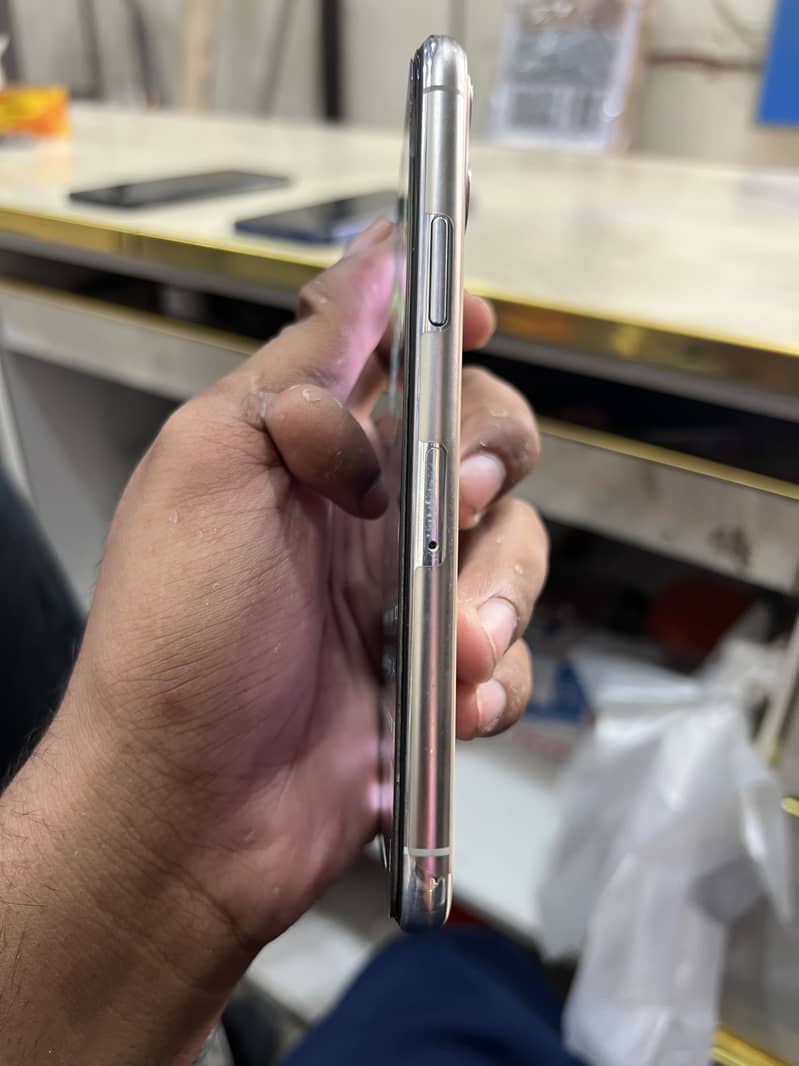 Apple iPhone 11 Pro 3