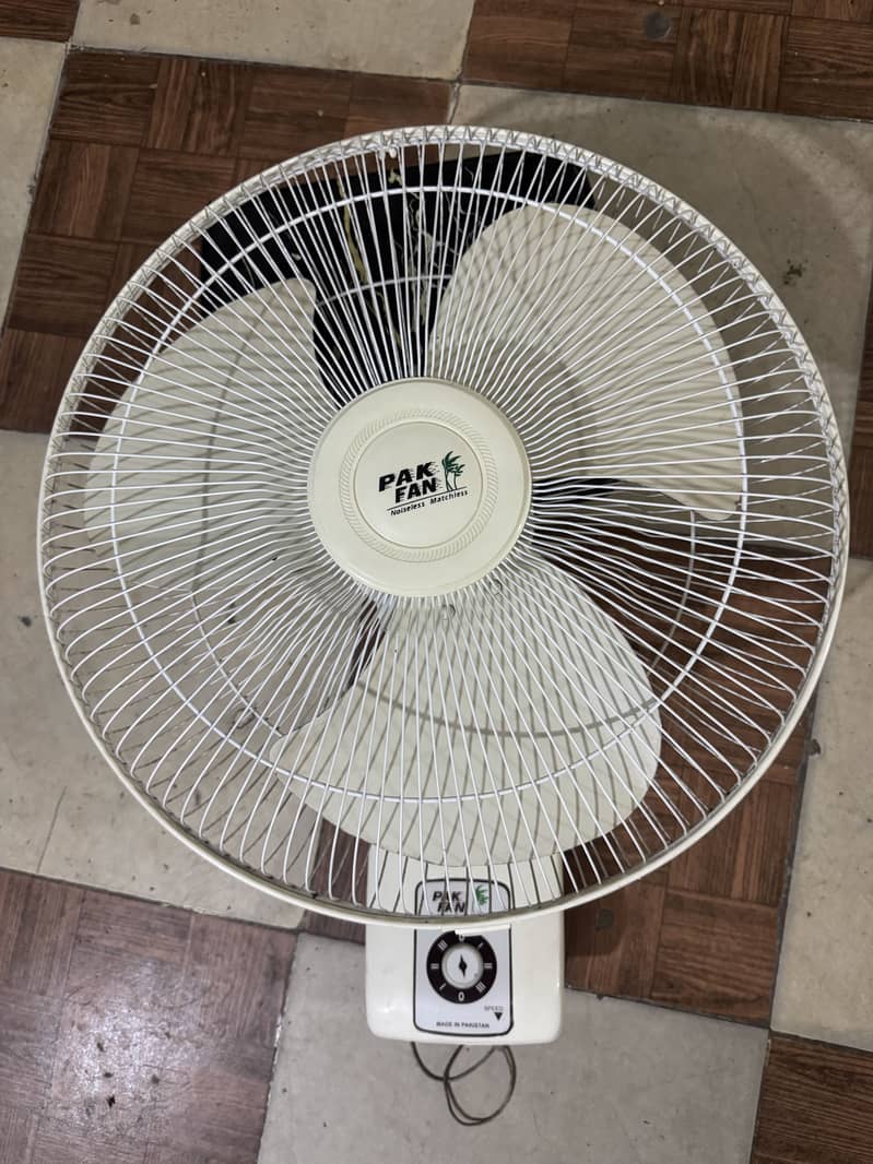 Pak bracket fan 0