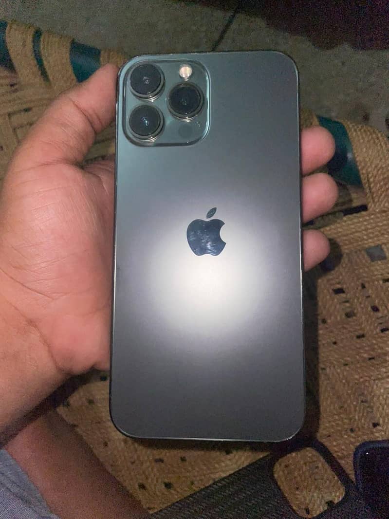 Apple iPhone 13 Pro Max 4