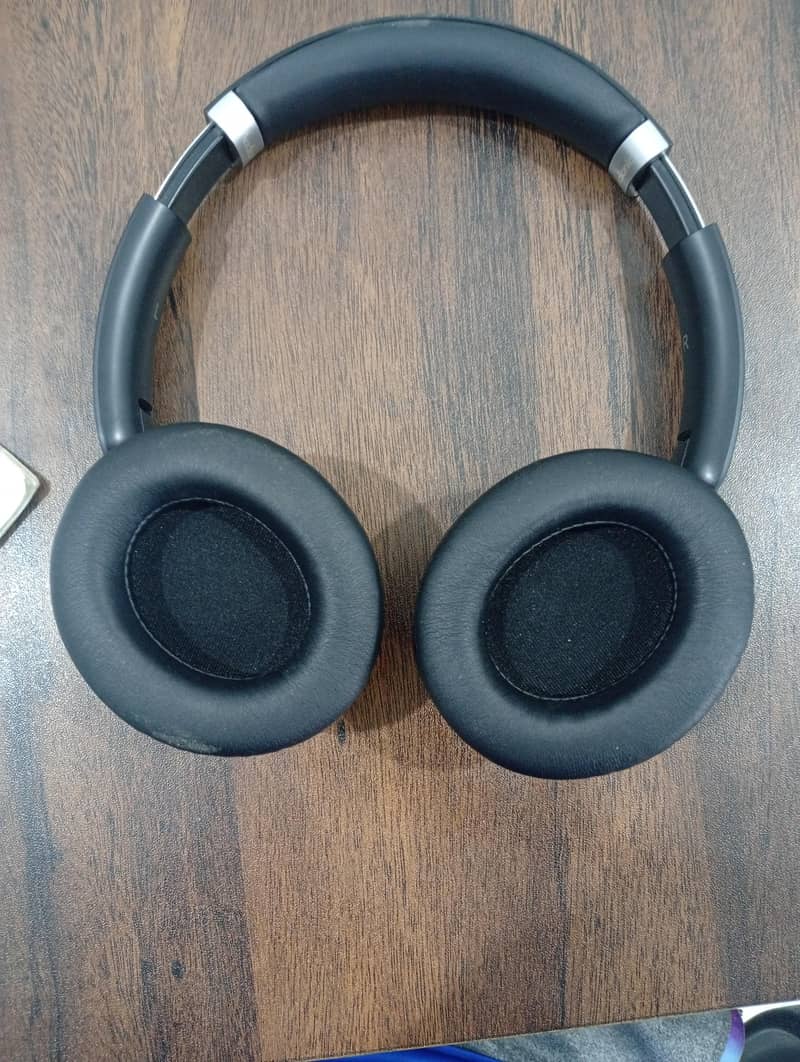 AudiOnic Headphones 1