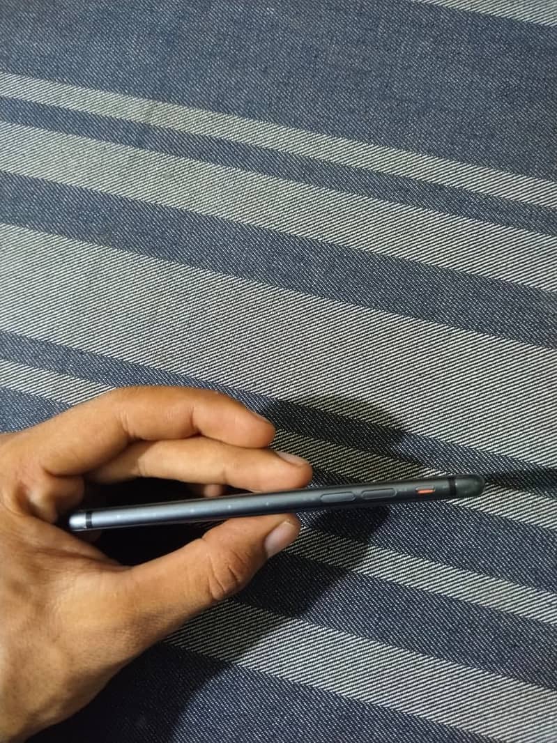 Apple iPhone 8 3