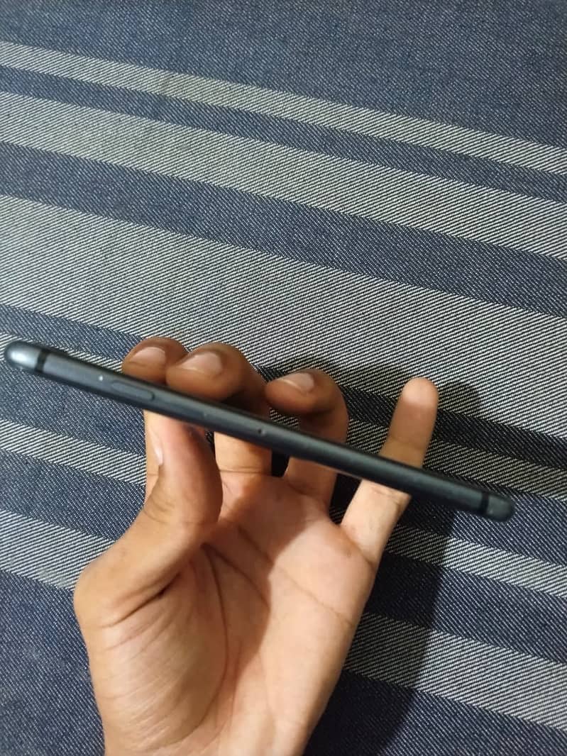 Apple iPhone 8 4