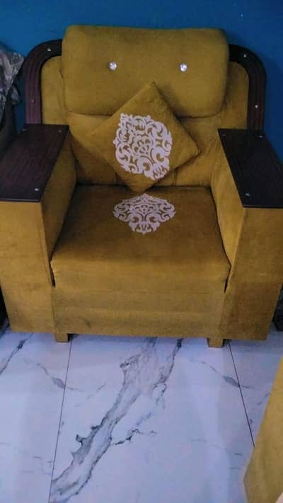 sofa set ha  3 sofa  ha bilkul good condition Mai ha