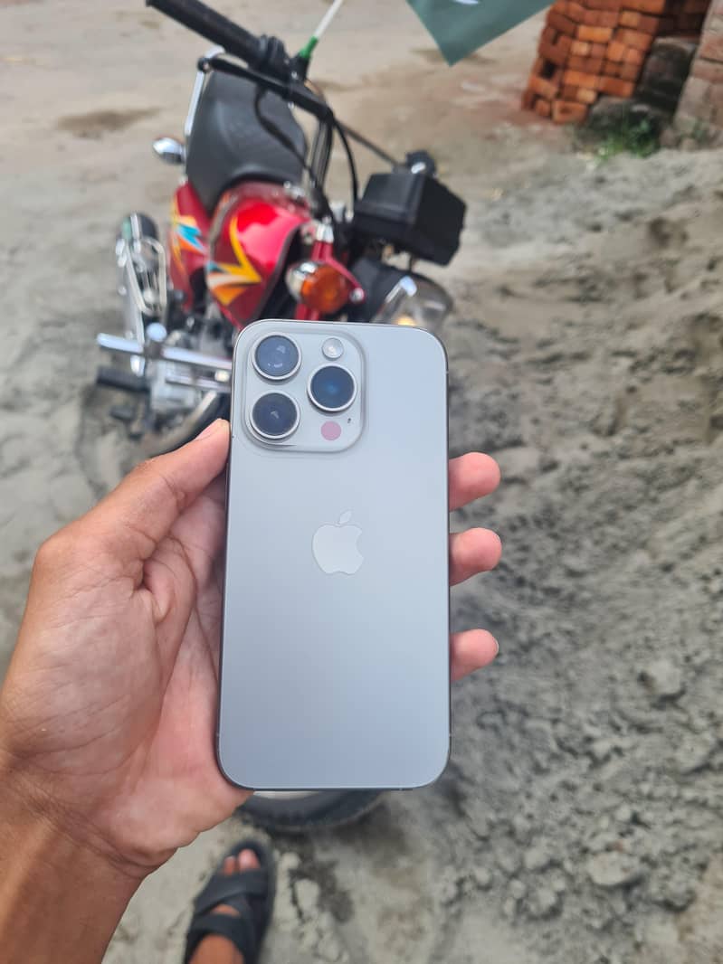 Apple iPhone 15 Pro 0
