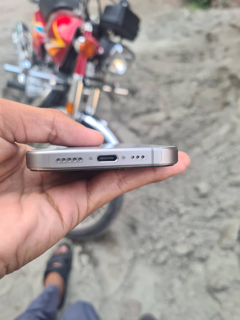 Apple iPhone 15 Pro 1
