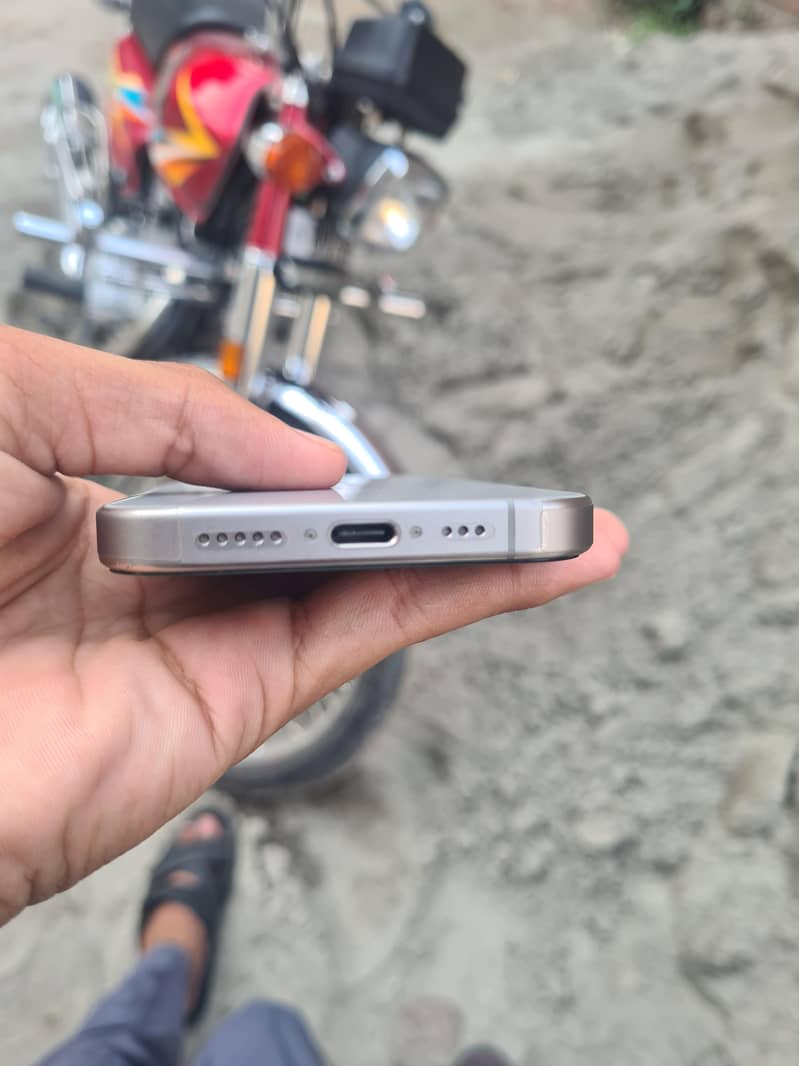 Apple iPhone 15 Pro 8