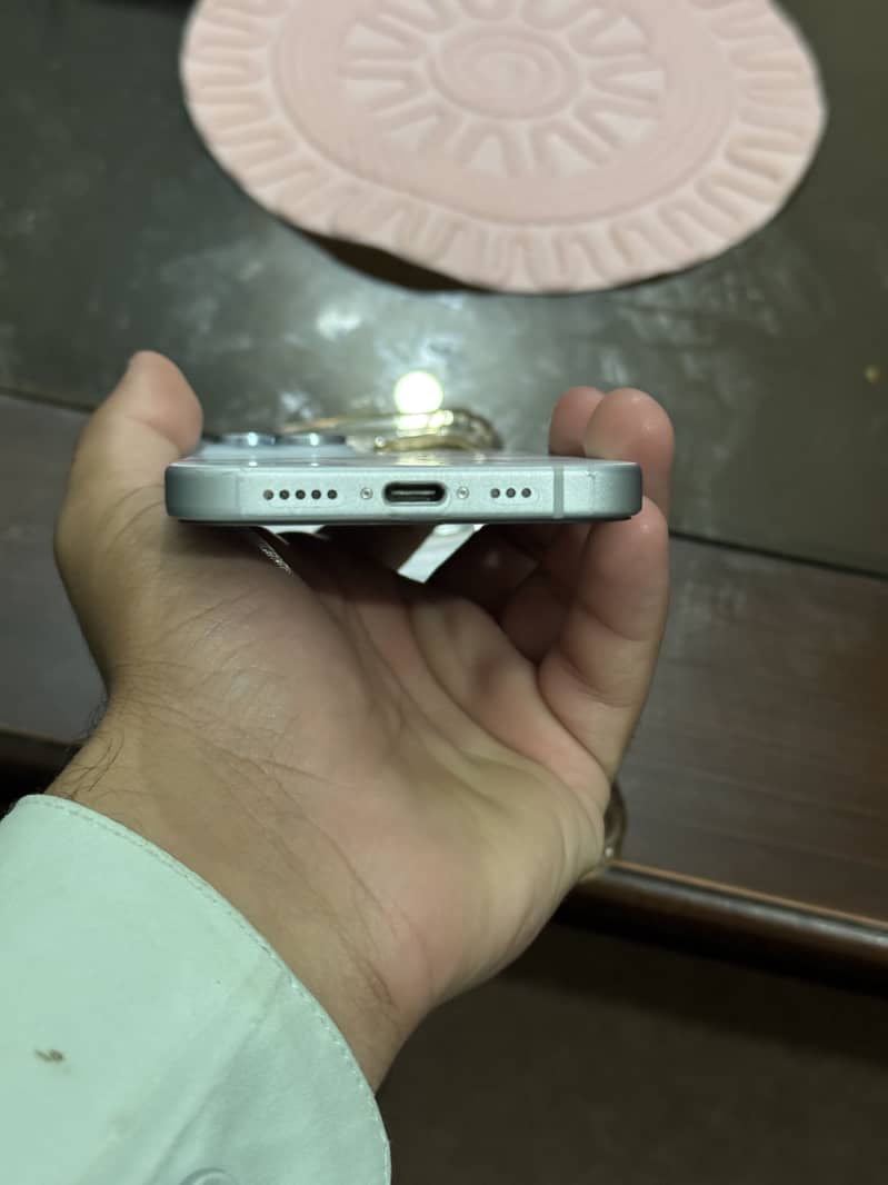 Apple iPhone 15 7