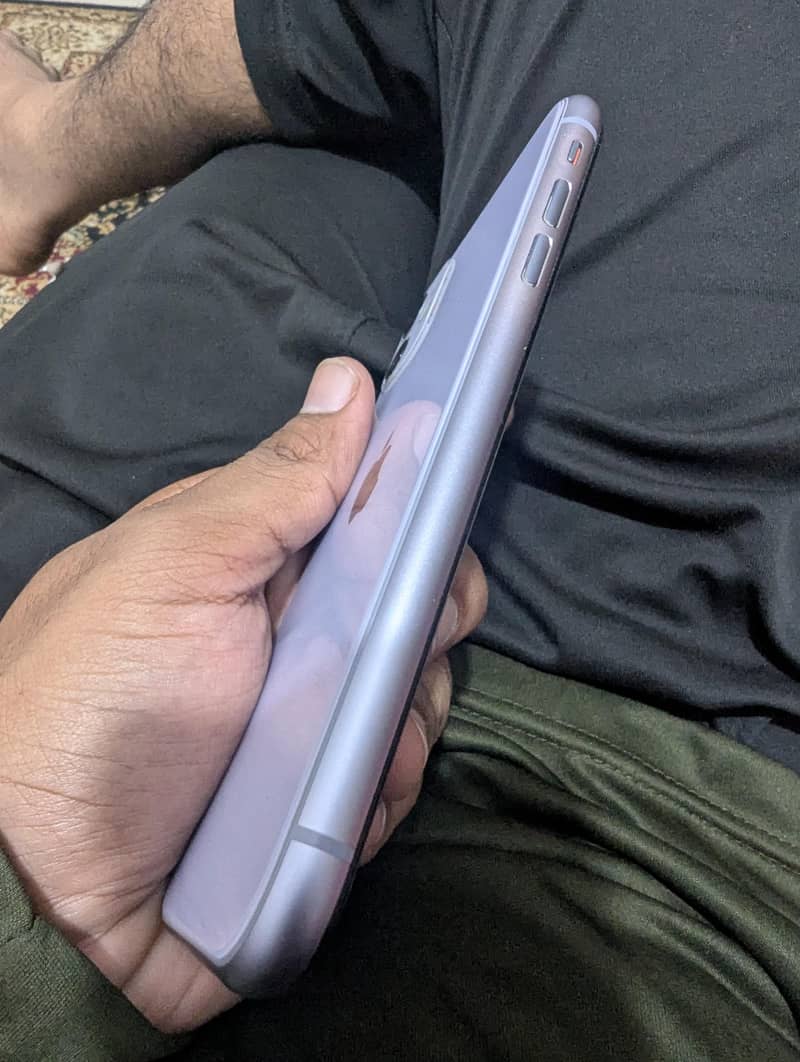 Apple iPhone 11 3