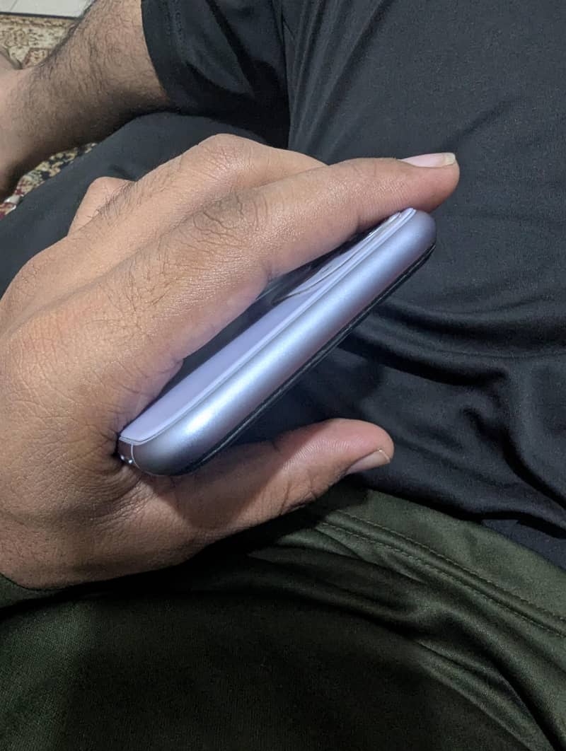 Apple iPhone 11 4