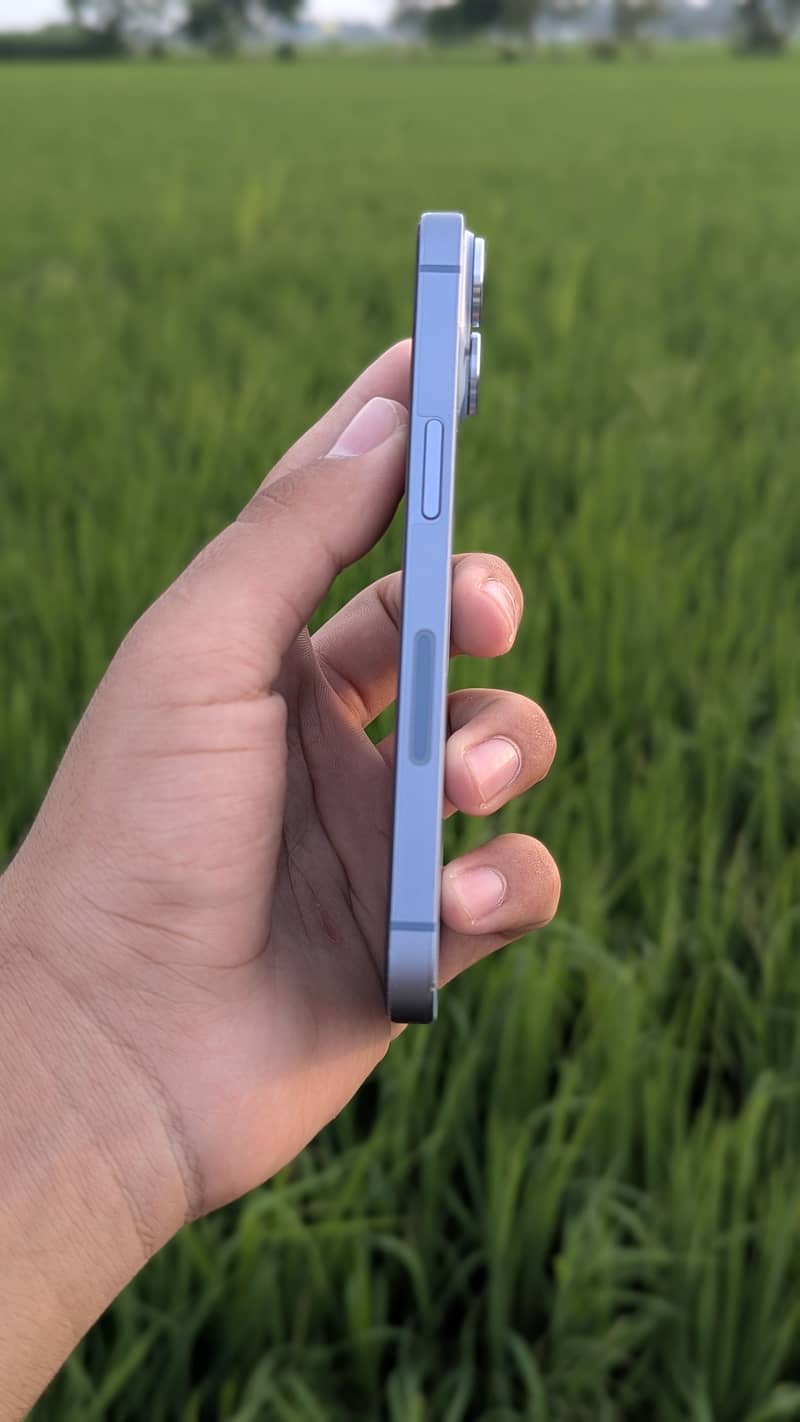 Apple iPhone 14 3