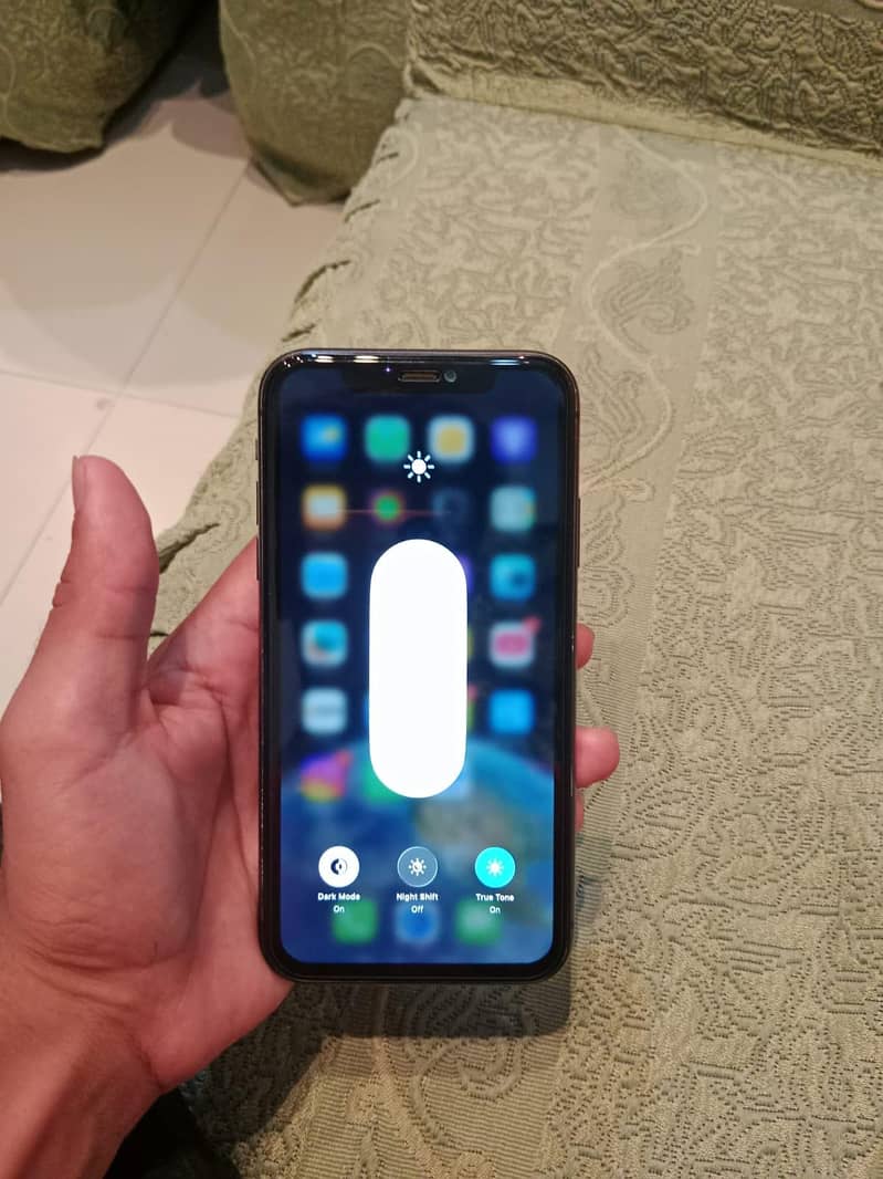 Apple iPhone 11 4