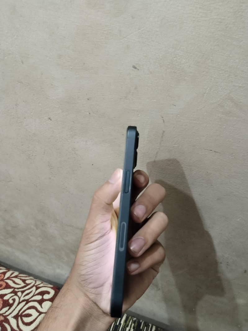 Apple iPhone 13 5