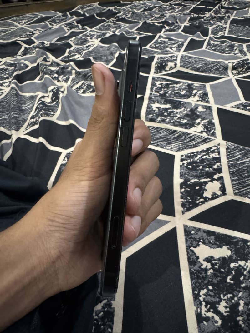 Apple iPhone 15 5