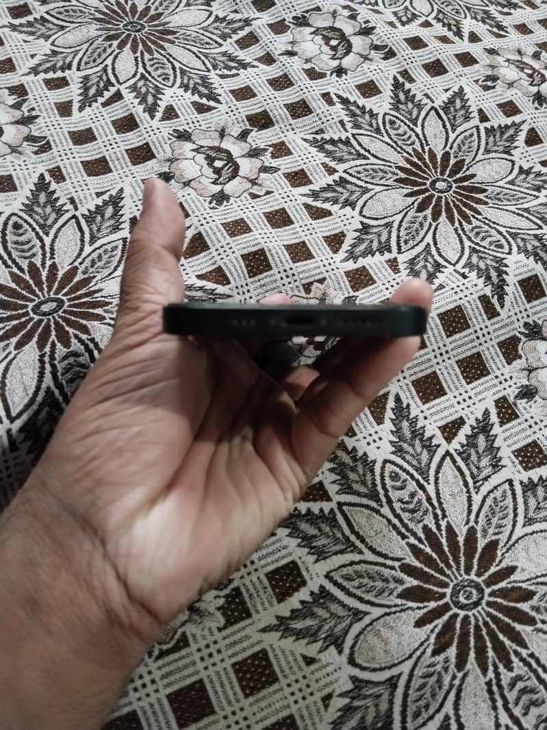 Apple iPhone 13 2