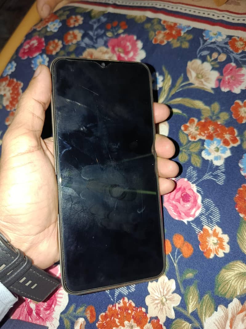 Realme C33 4