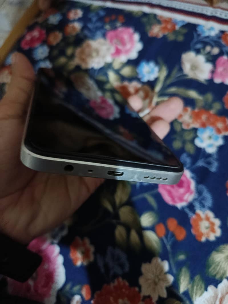 Realme C33 5