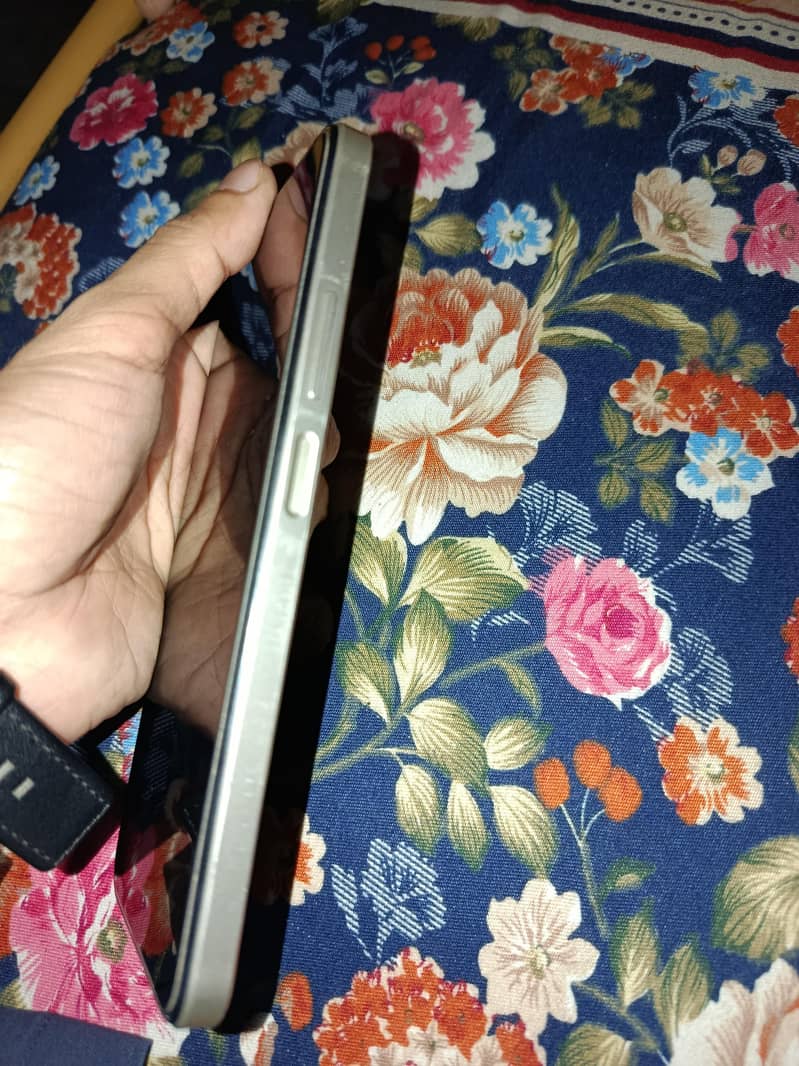 Realme C33 9