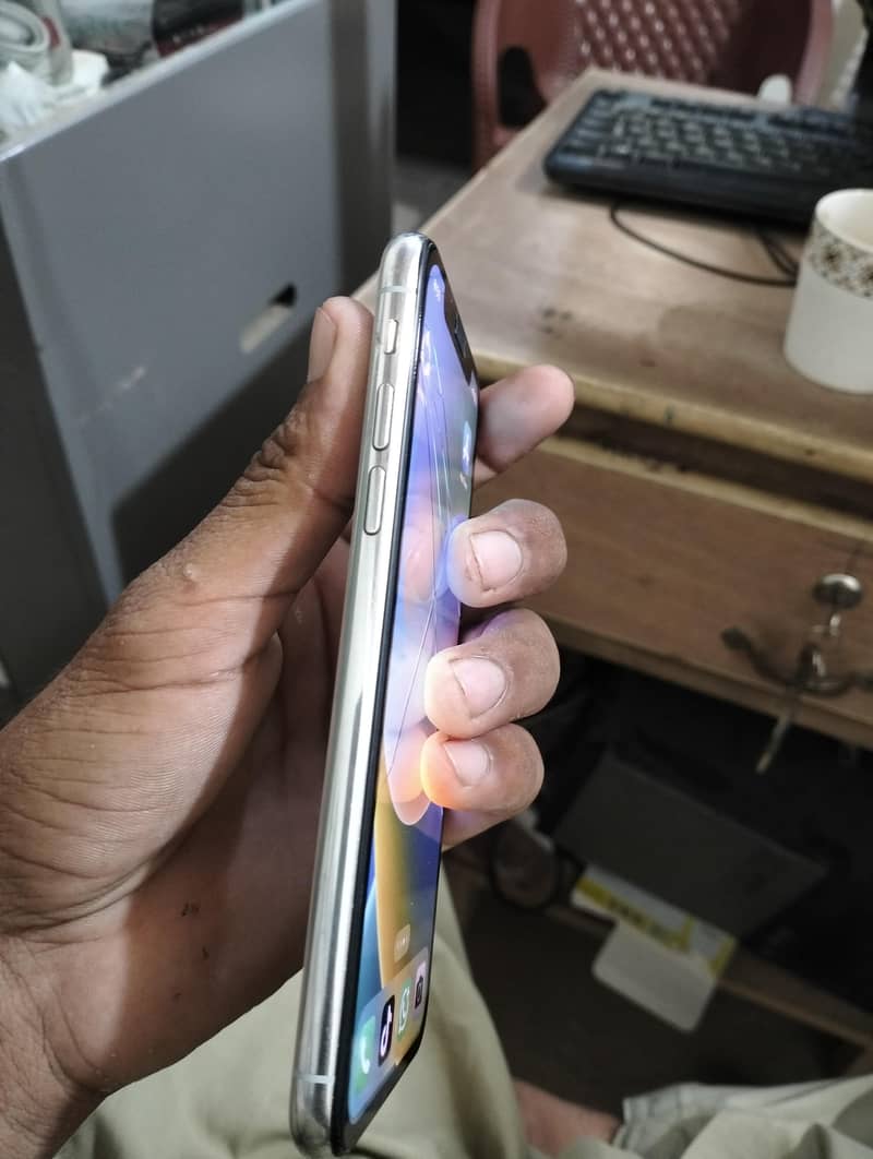 Apple iPhone X 5