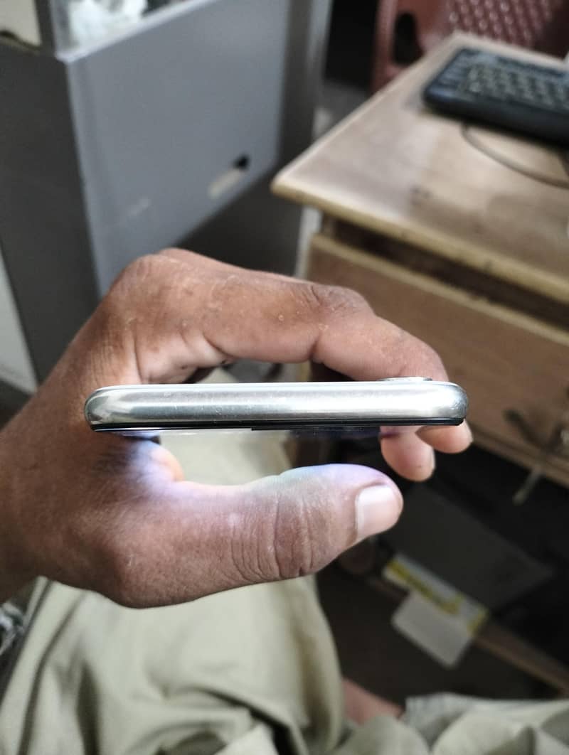 Apple iPhone X 6