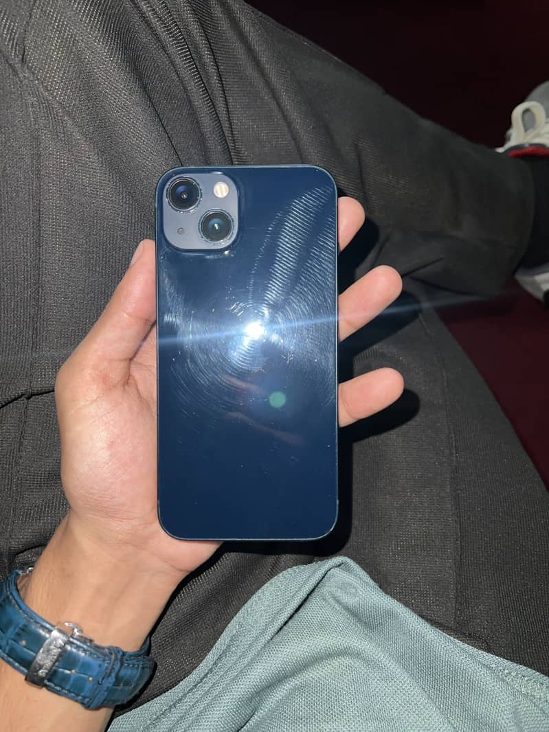 Apple iPhone 13 JV 1