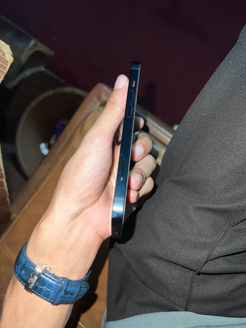Apple iPhone 13 JV 5