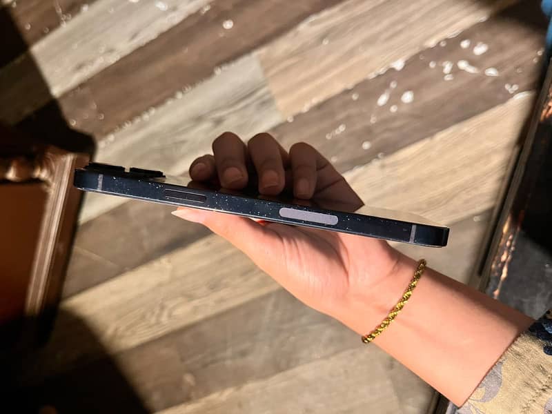 Apple iPhone 14 plus 3