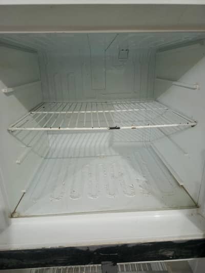 Dowlance company refrigerator selling in good condition