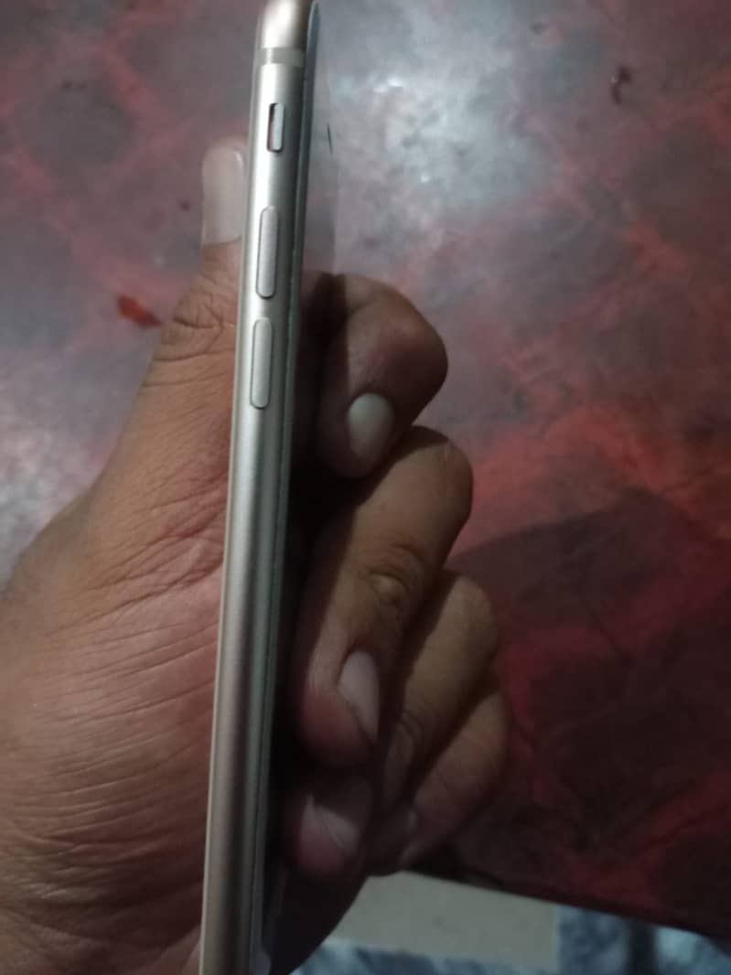 Apple iPhone 8 3