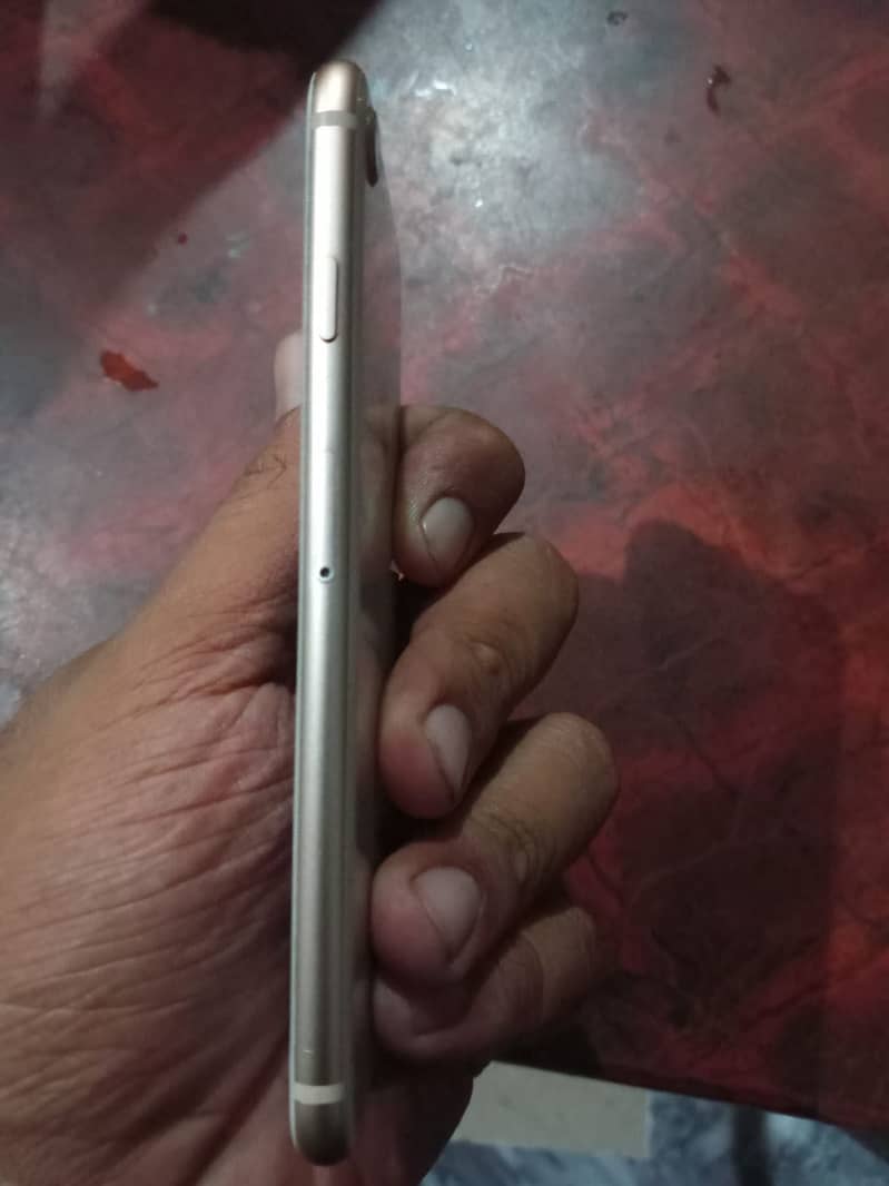 Apple iPhone 8 4