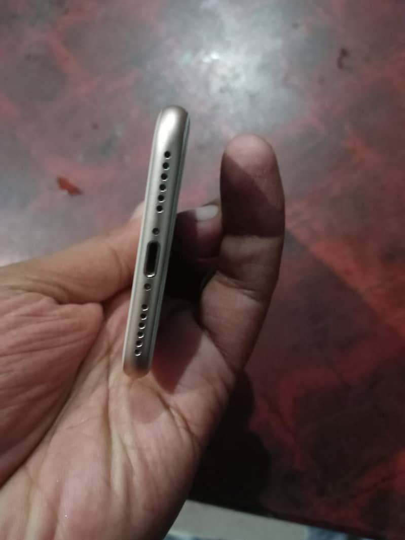 Apple iPhone 8 5