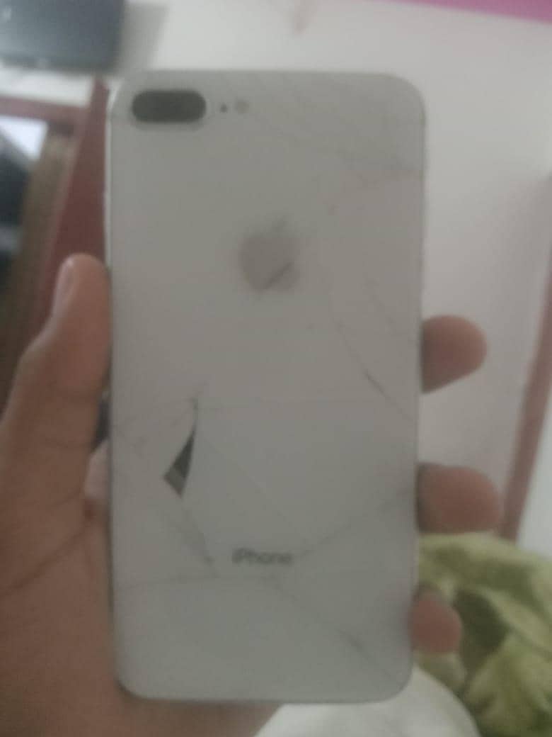 Apple iPhone 8 Plus 2
