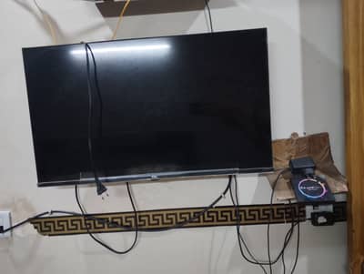 TCL 32 Inch LED TV Non Smart HD Display Wall Mounted